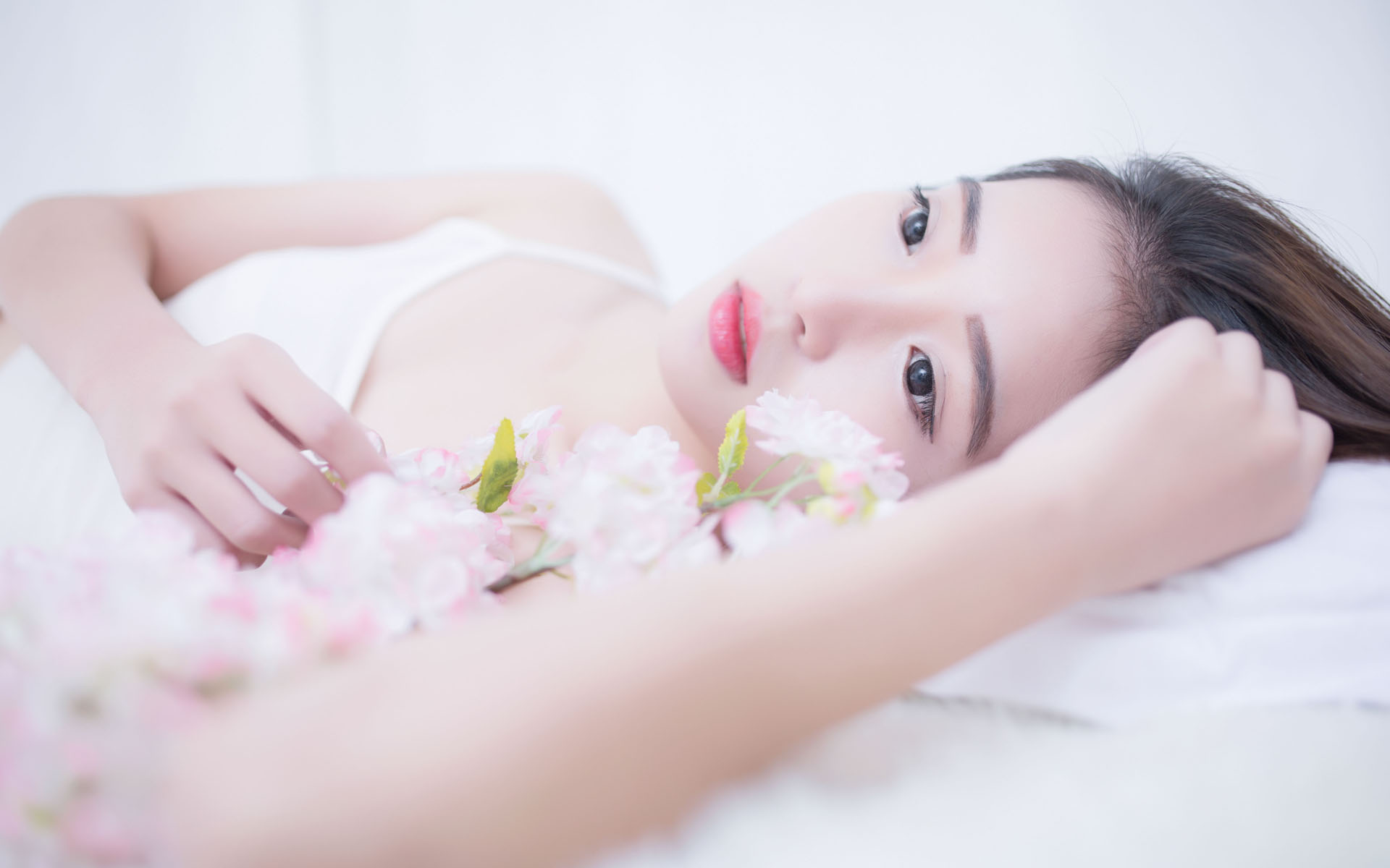 内蒙古二连浩特铁路口岸今年通行中欧班列突破2000列